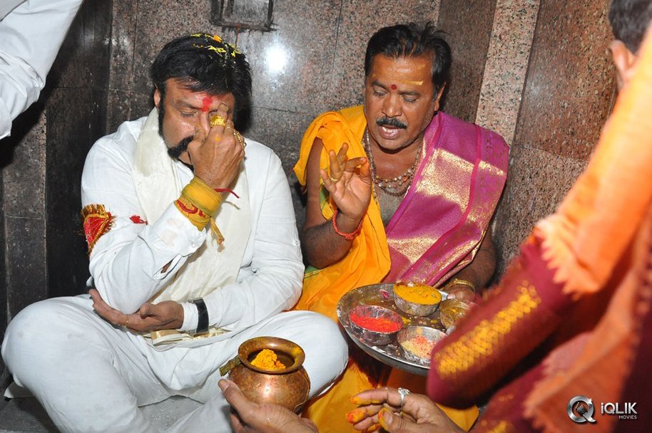 Gautamiputra-Satakarni-Team-at-Karimnagar